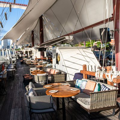 ไดนิ่งบนเรือหรู ‘สิริมหรรณพ’ ไอคอนิคแลนด์มาร์คริมเจ้าพระยา ที่มีต้นแบบจากเรือสำเภาสามเสาราชนาวีไทย