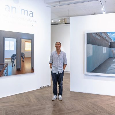 ในโลกไม่สมบูรณ์แบบของ ‘เนียม มะวรคนอง’ ที่เห็นความพิเศษแสงเงามากกว่าคนอื่น