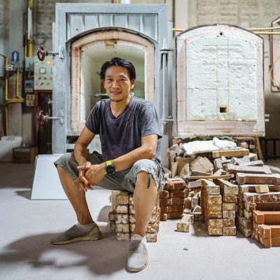 ‘เตาชวนหลง’ เซรามิกหนึ่งเดียวของลำพูน ที่ชูจุดเด่นด้วย 3 ดินและเทคนิคเคลือบเฉพาะตัว