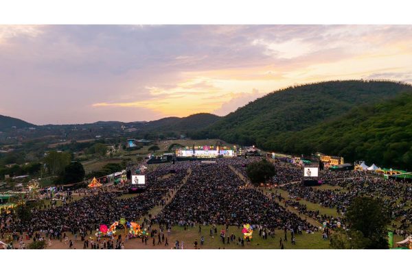 นั่งเล่น 9