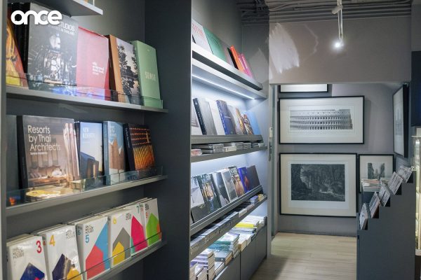 นิธิ สถาปิตานนท์