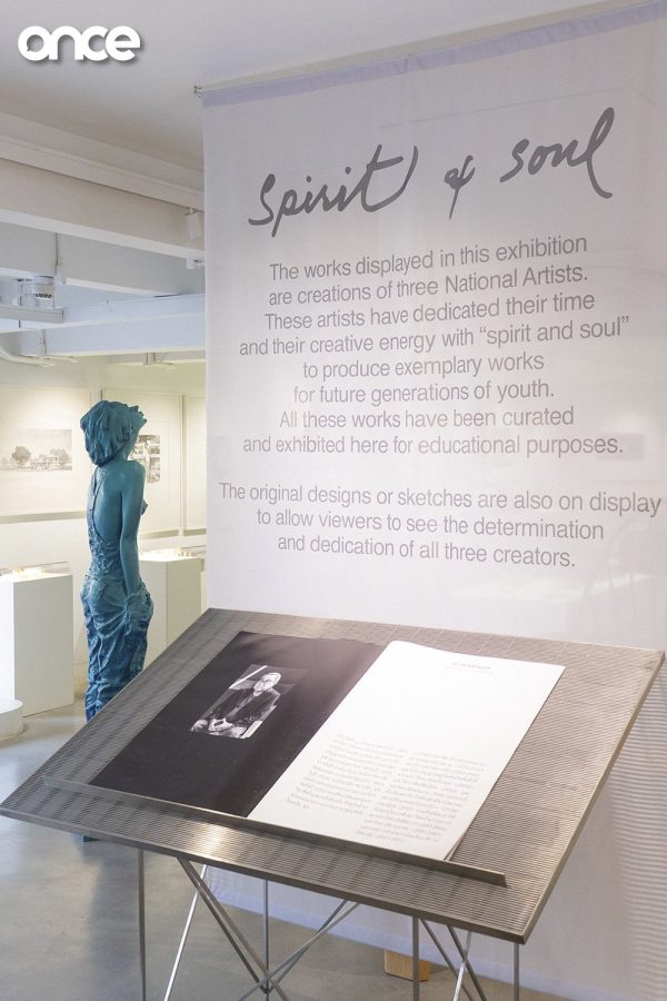 นิธิ สถาปิตานนท์