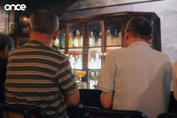 บาร์ลูกกรุง