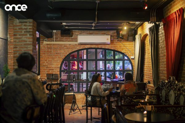 บาร์ลูกกรุง