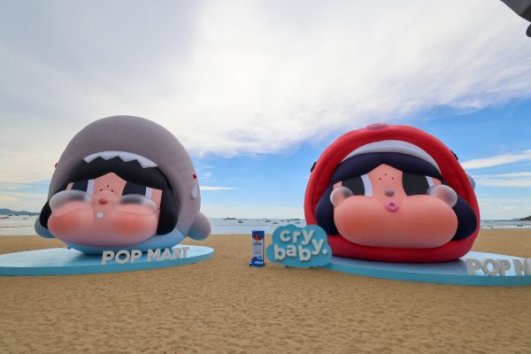 POP ON THE BEACH