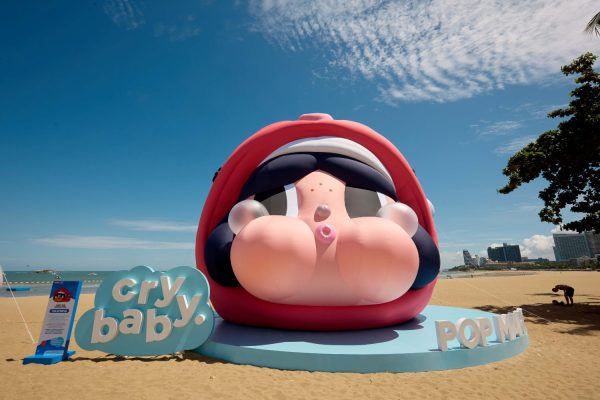 POP ON THE BEACH