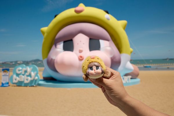 POP ON THE BEACH