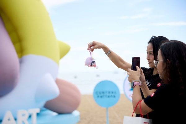 POP ON THE BEACH