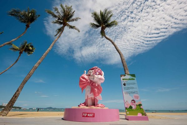 POP ON THE BEACH